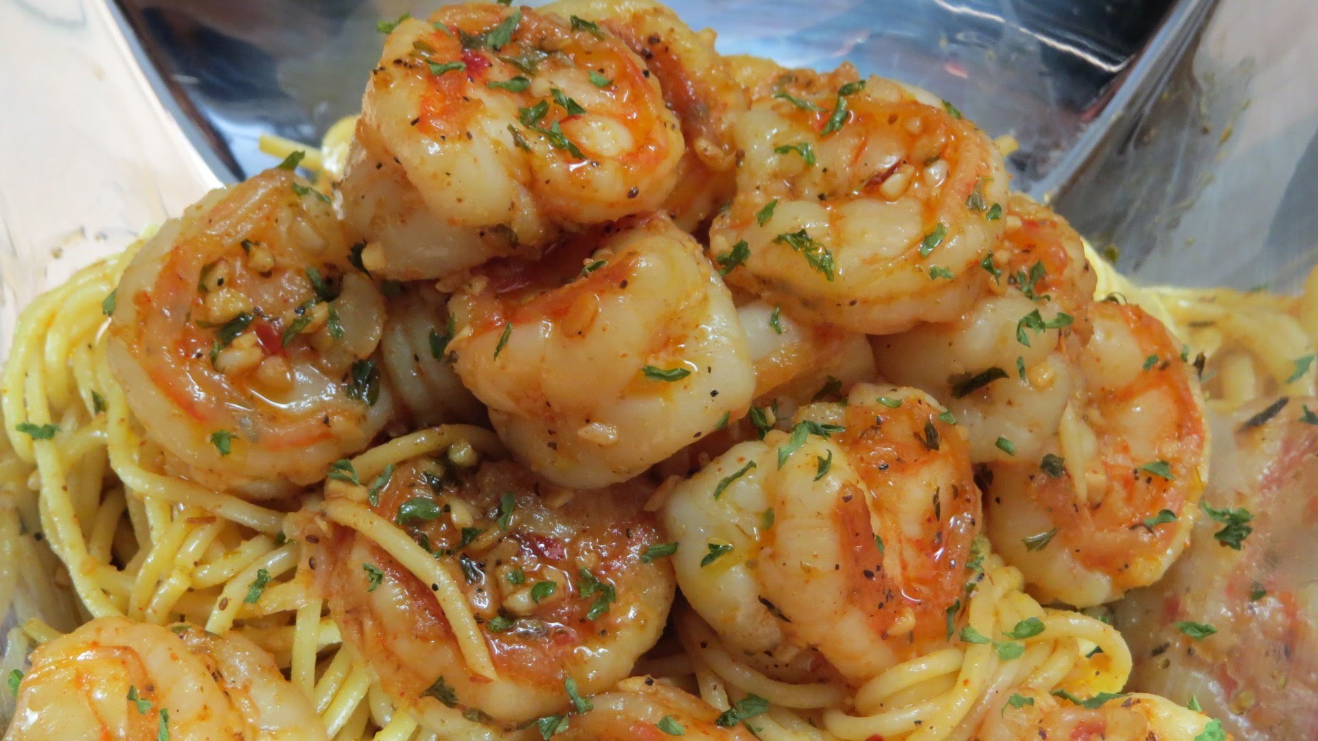 Quick & Easy Spicy Garlic Shrimp & Pasta (VIDEO) - Easy Italian Recipes